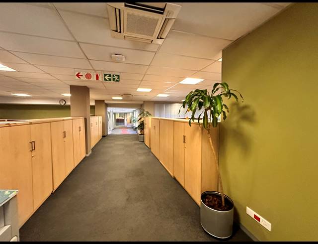 9,657M² OFFICE TO LET IN PARKTOWN